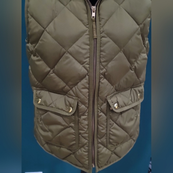 J. Crew Olive Quilted Vest With Pockets SZ. XS - Picture 4 of 8